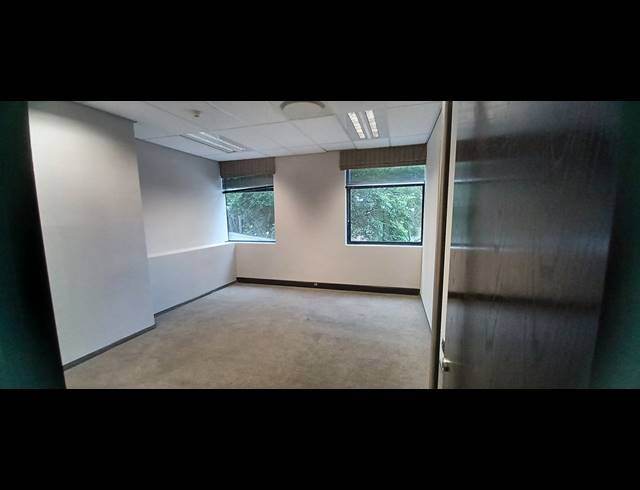 403M² OFFICE TO LET IN SANDHURST